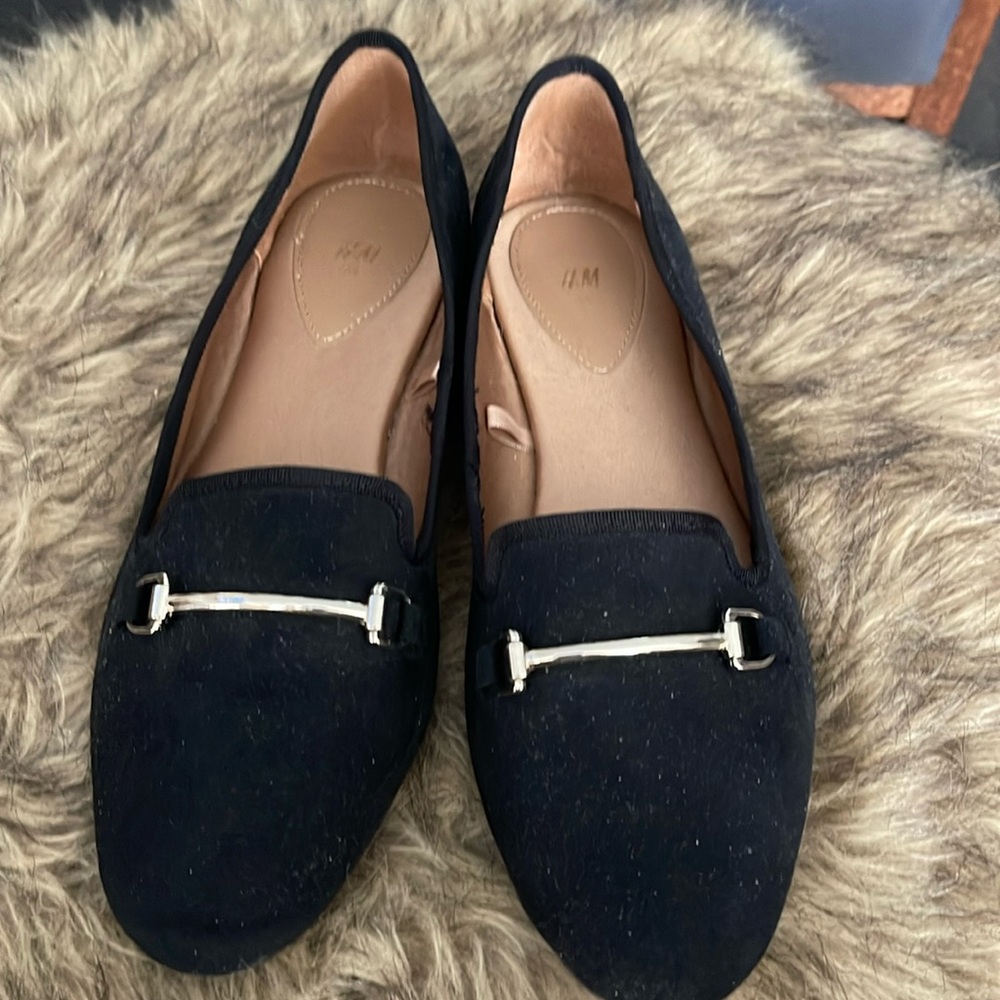 H&M women size 8 ( Eur 39) black suede like loafer